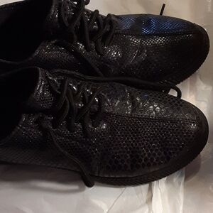 Rouge Women's Sneakers